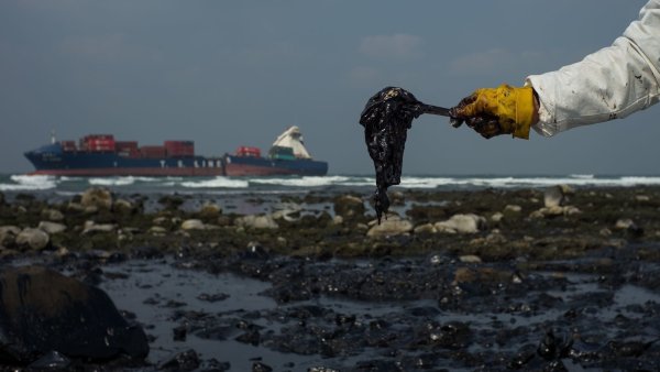 Черное море загрязненное нефтепродуктами