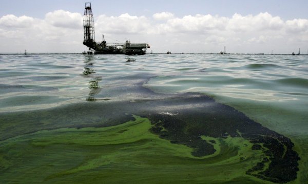 Экологическая катастрофа в море разлив нефти