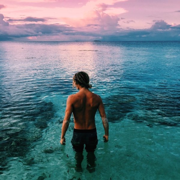 Джей Альварес (Jay Alvarez)