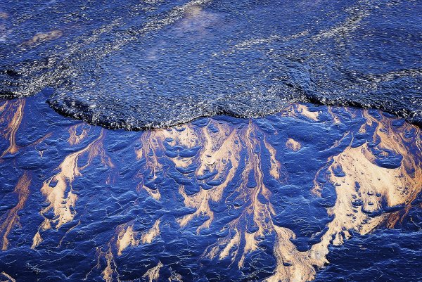 Экологическая катастрофа в море разлив нефти