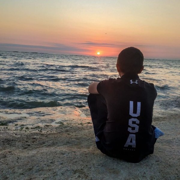 Люди на море