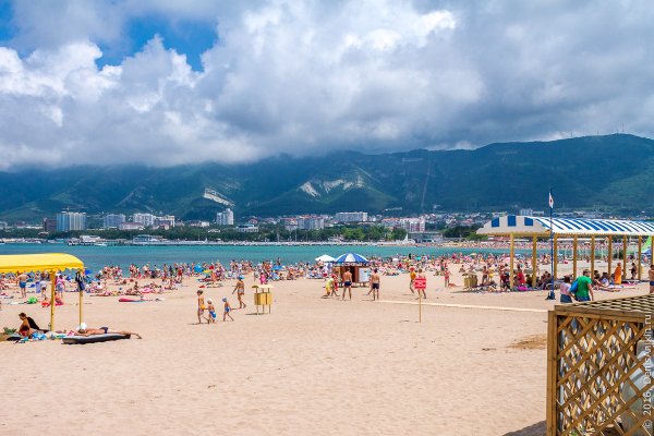 Пляж, Геленджик, Революционная улица