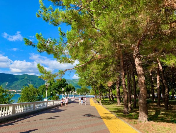 Геленджикская бухта набережная