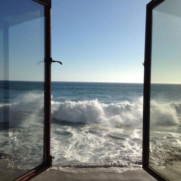 Брызги волн