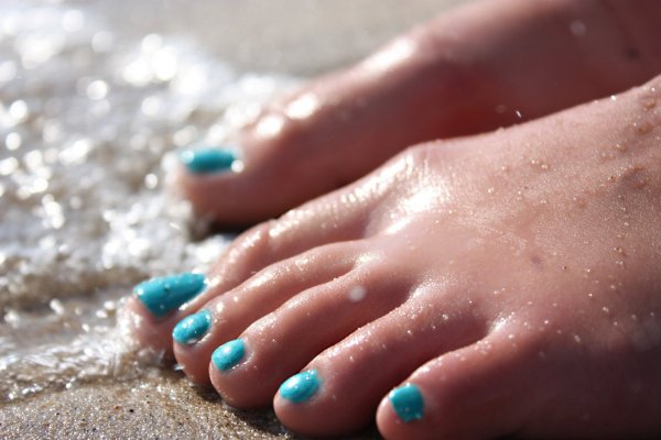 Педикюр на песке