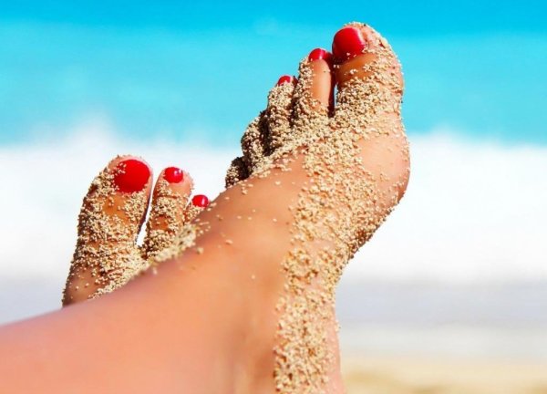 Педикюр на пляж