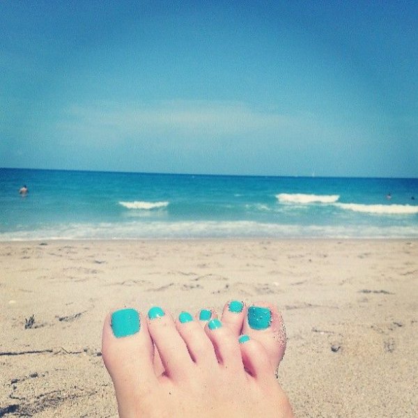 Педикюр на море