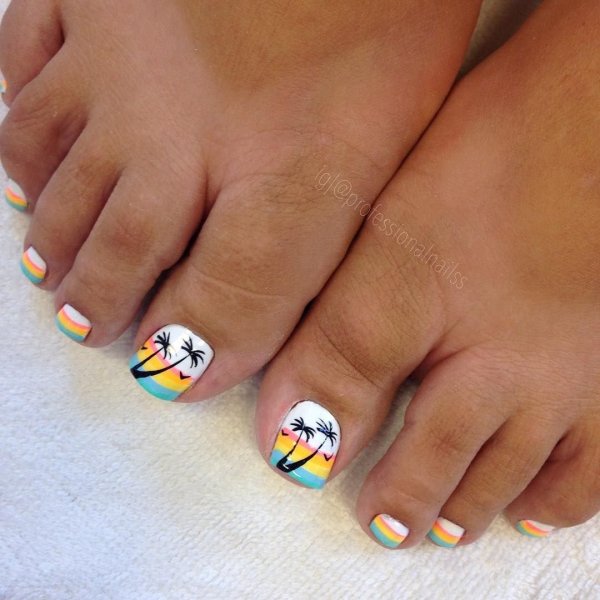 Педикюр на море