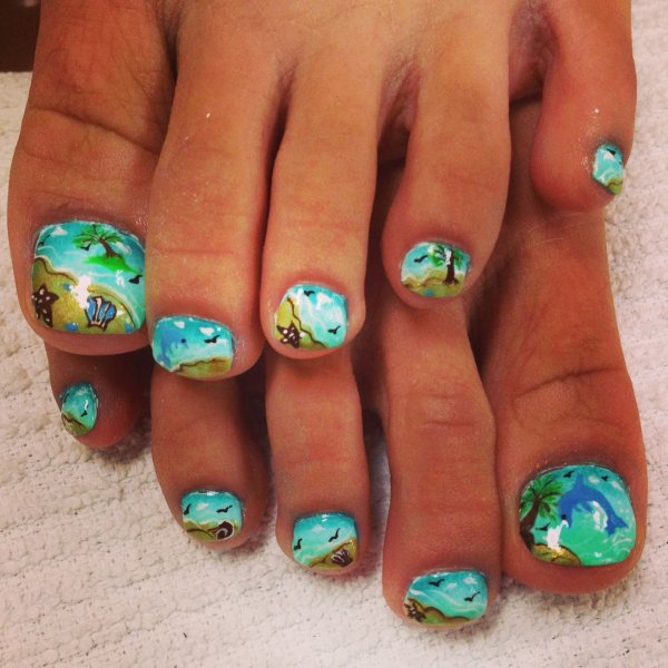 Яркий пляжный педикюр