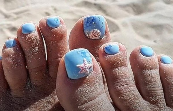 Красивый летний педикюр