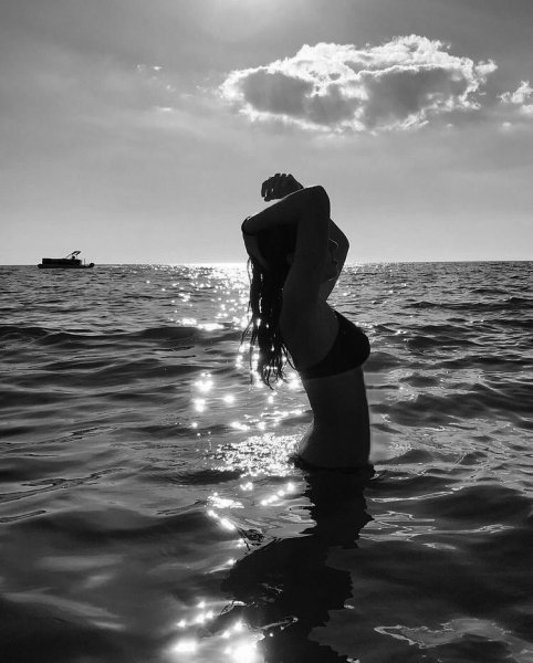 Красивые девушки на море