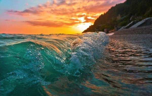 Черное море волны
