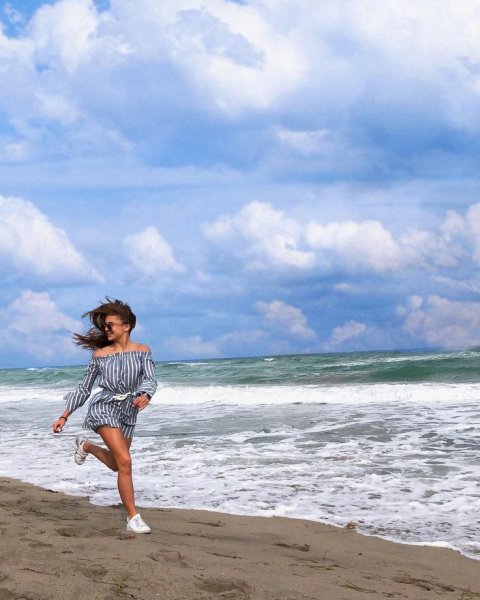 Катя Адушкина на море