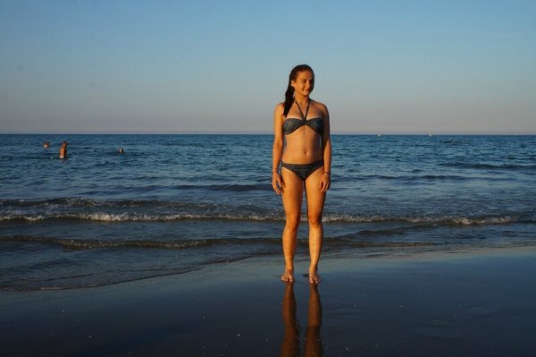 Полные девушки на море