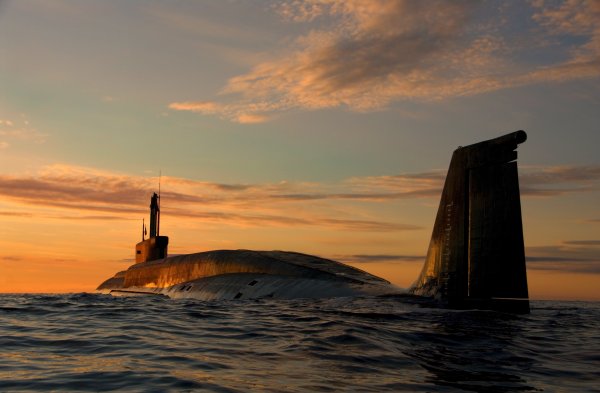 Подводные лодки в море