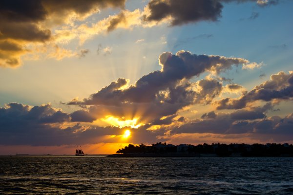 Море закат облака