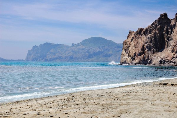 Крым горы и песчаный пляж