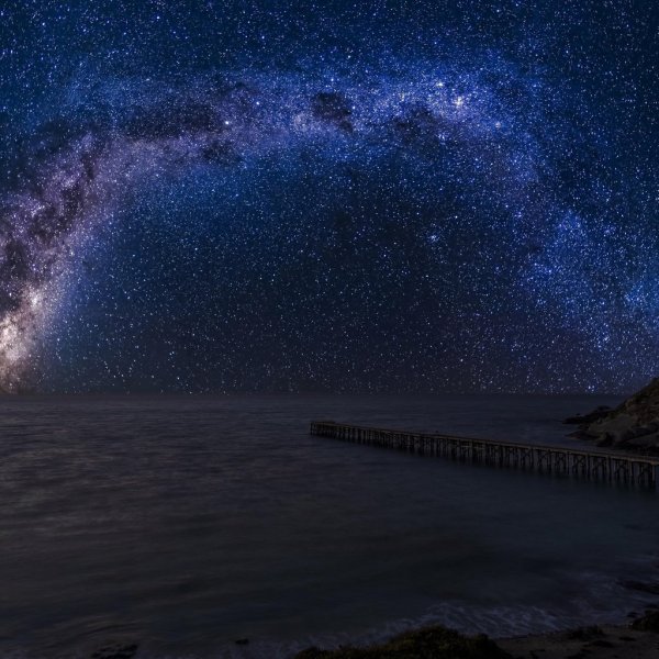 Звездное небо и море