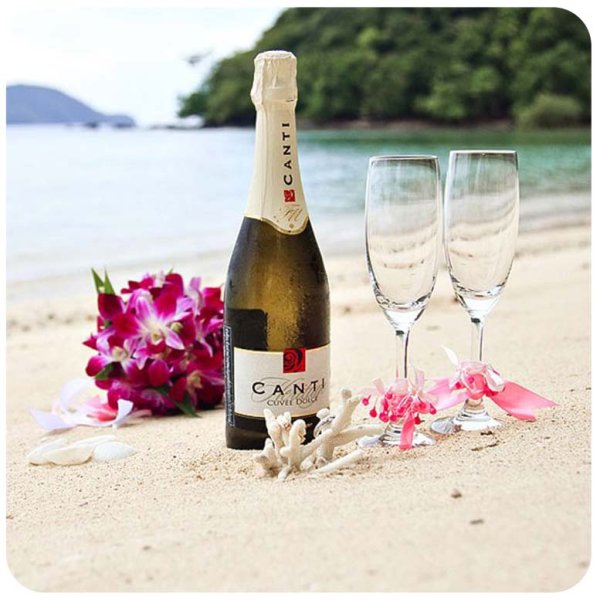 Шампанское на пляже