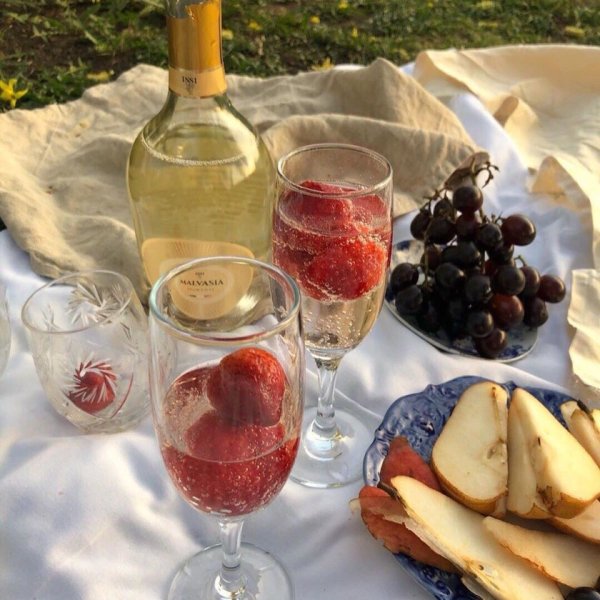 Цветы и шампанское