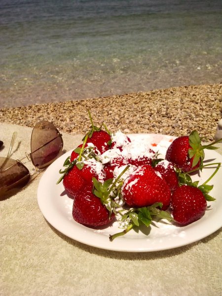 Шампанское и фрукты