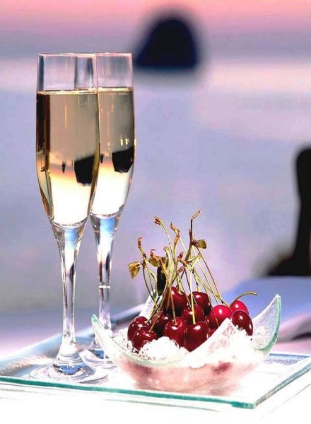 Букет пионов и шампанское