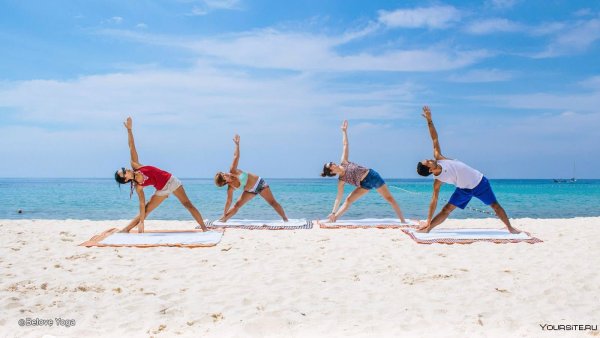 Йога на пляже