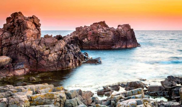 Каспийское море скалы