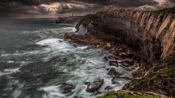 Прибрежные скалы