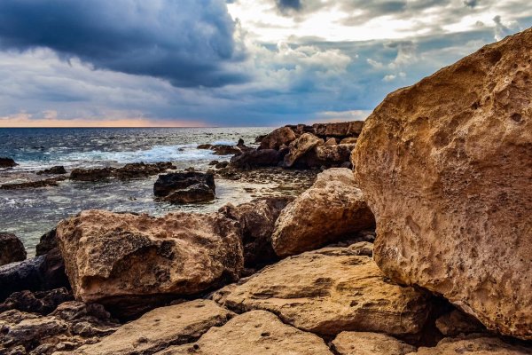 Скалистый берег