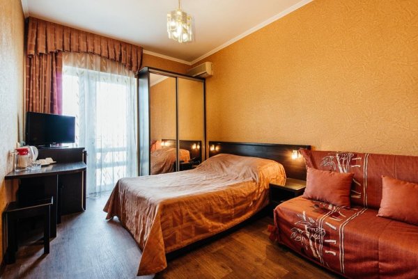 Феодосия Черноморская набережная 36