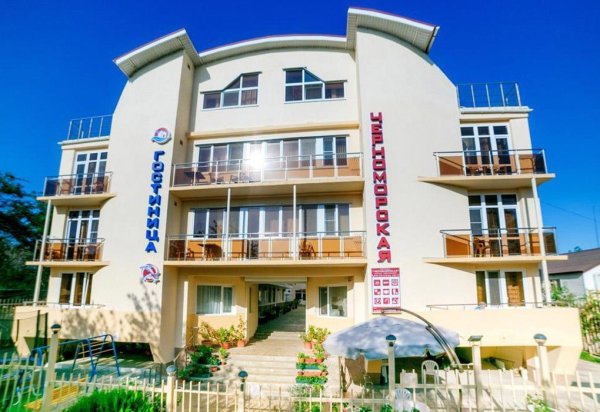 Отель на берегу черного моря