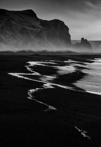 Черный песок