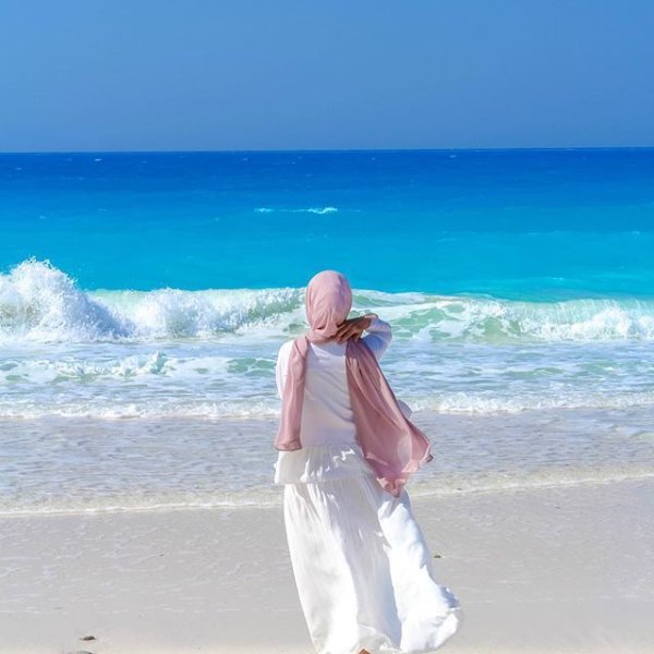 Мусульманка на берегу моря