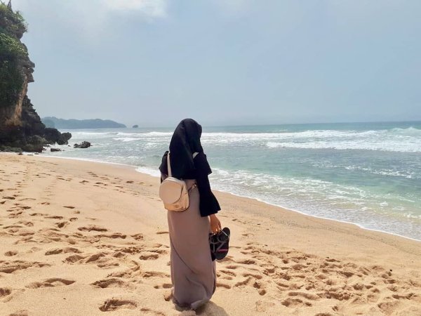 Мусульманка на море