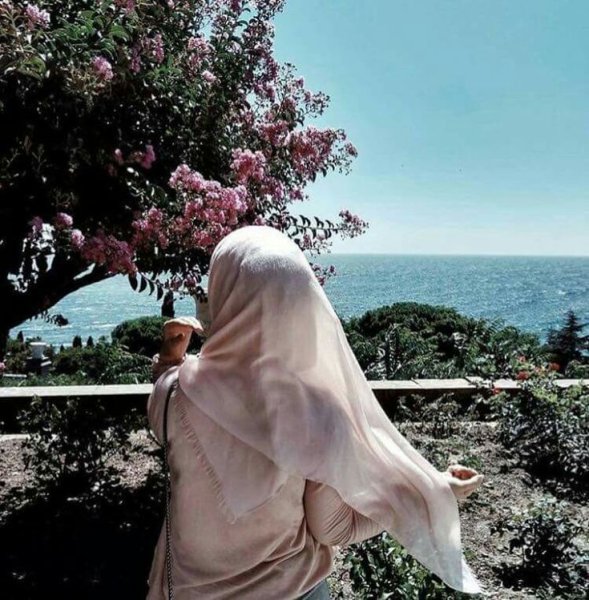 Мусульманка на море