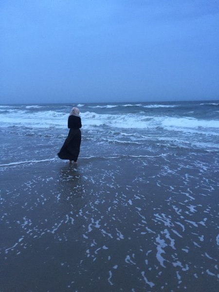 Мусульманка на море