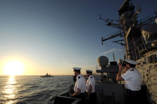 Море корабль моряки