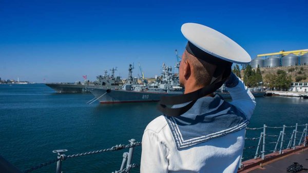 Красивый моряк