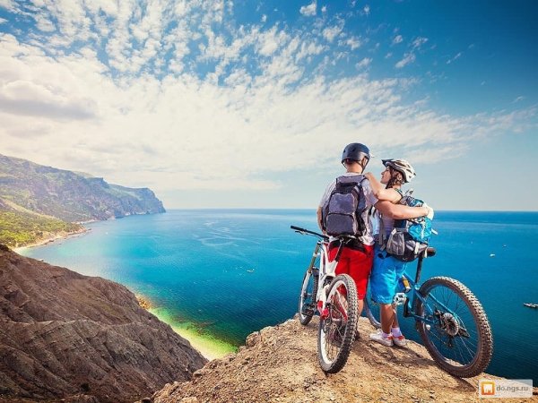 Велосипед на фоне города