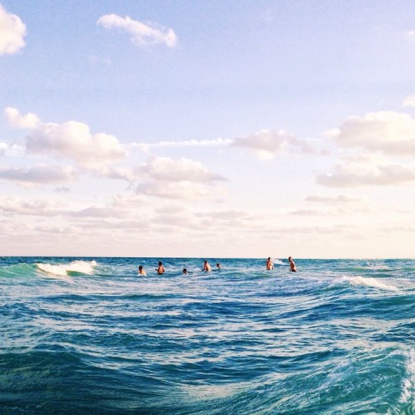 Позы для фотосессии на пляже