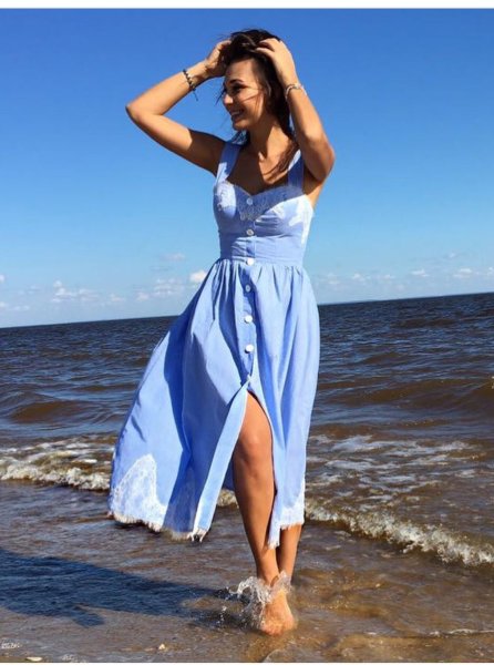 Девушка в платье летнем