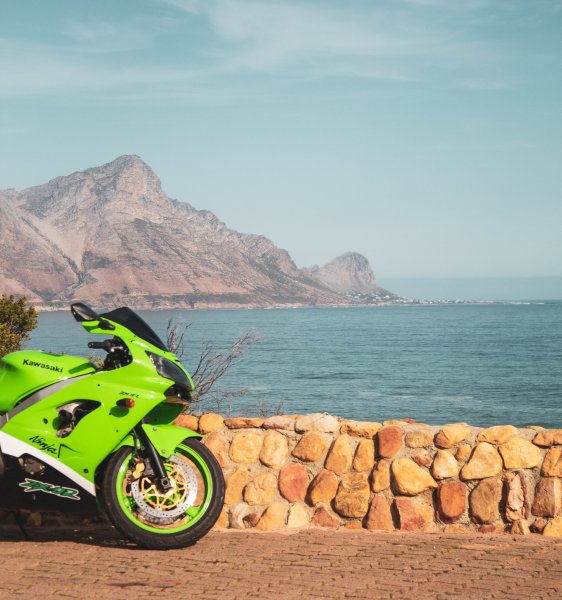 Спортивный мотоцикл море