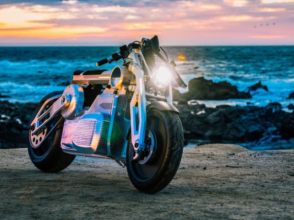 Мотоциклист на закате