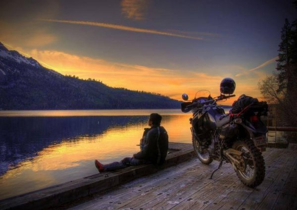 Мотоцикл на берегу моря