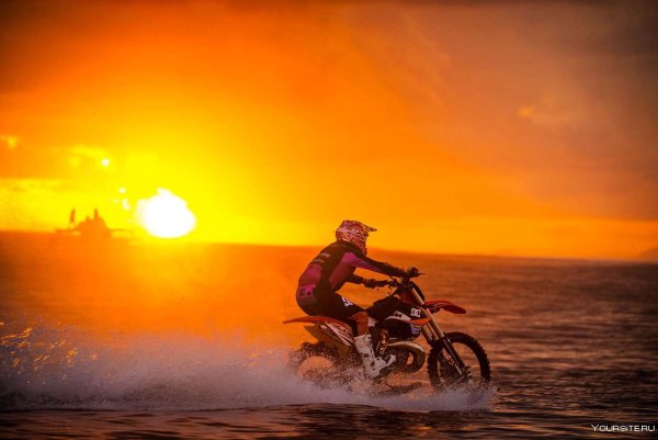 Мотоцикл море