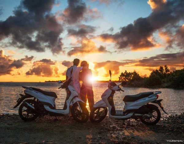 Мотоцикл на берегу моря