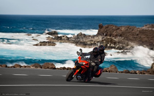 Мотоцикл на рассвете