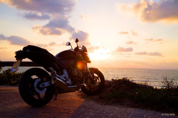 Мотоцикл в реке