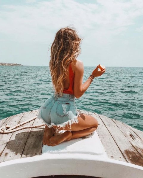 Женщина в гамаке